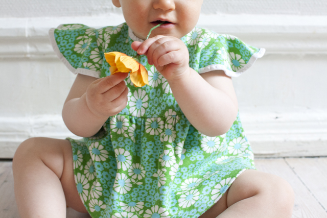 blommig barnvintageklänning 
